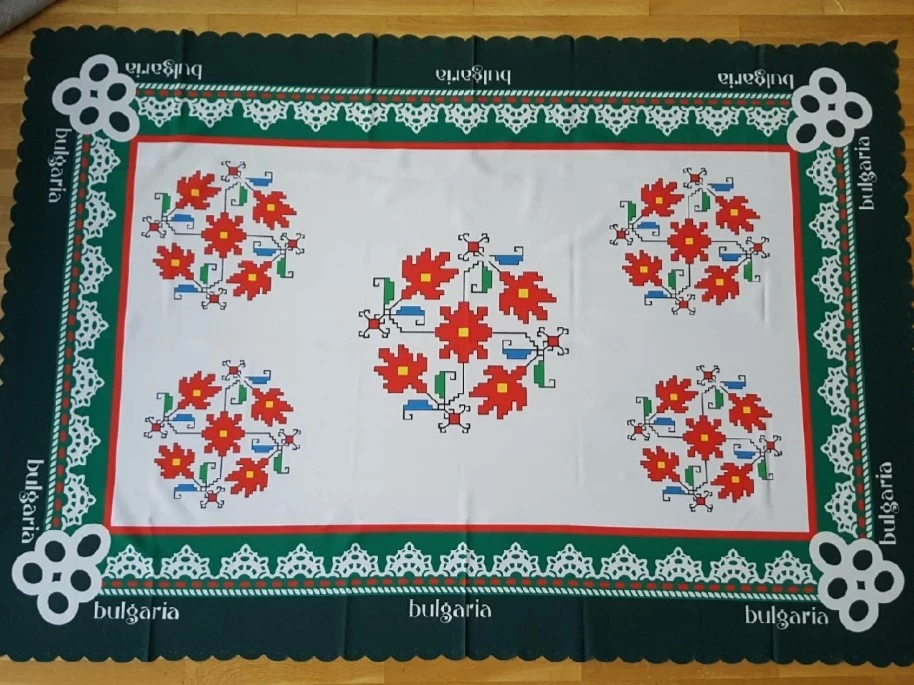 Сувенири Покривка за маса  България в зелено