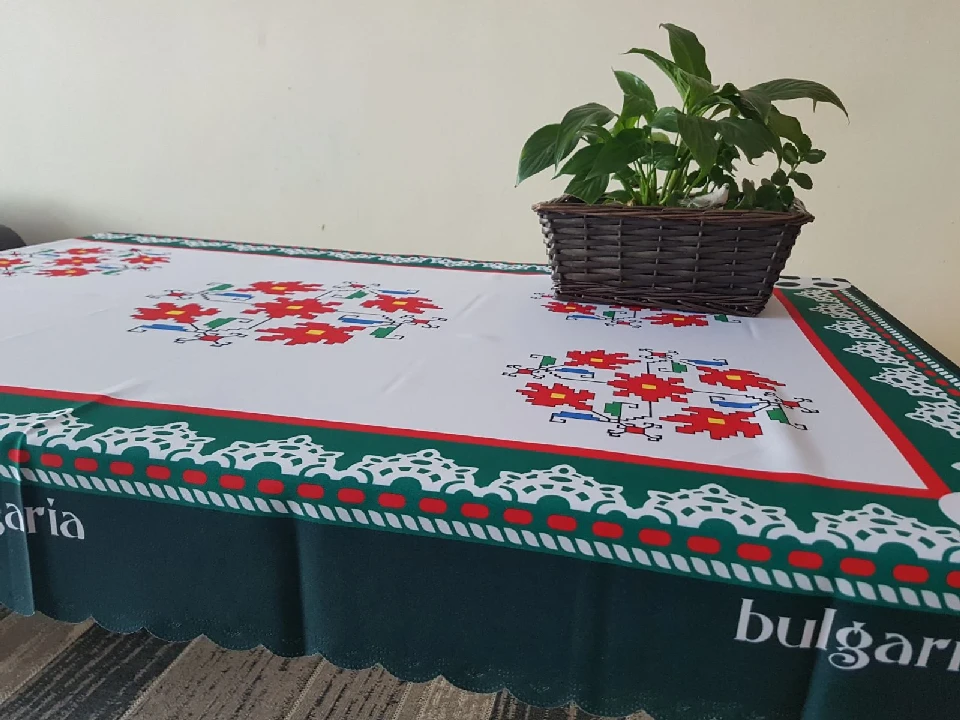 Сувенири Покривка за маса  България в зелено